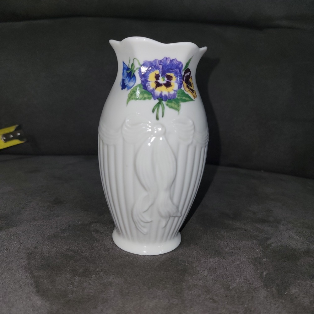 Belleek Enchanted Garden Violet Flower Bud Vase Irish Porcelain 5 1/8" Tall